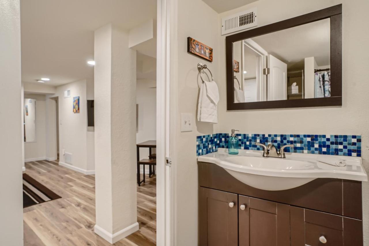 Sloans Lake Getaway - Basement Apartment Near Broncos And Downtown Denver Lakewood Eksteriør bilde