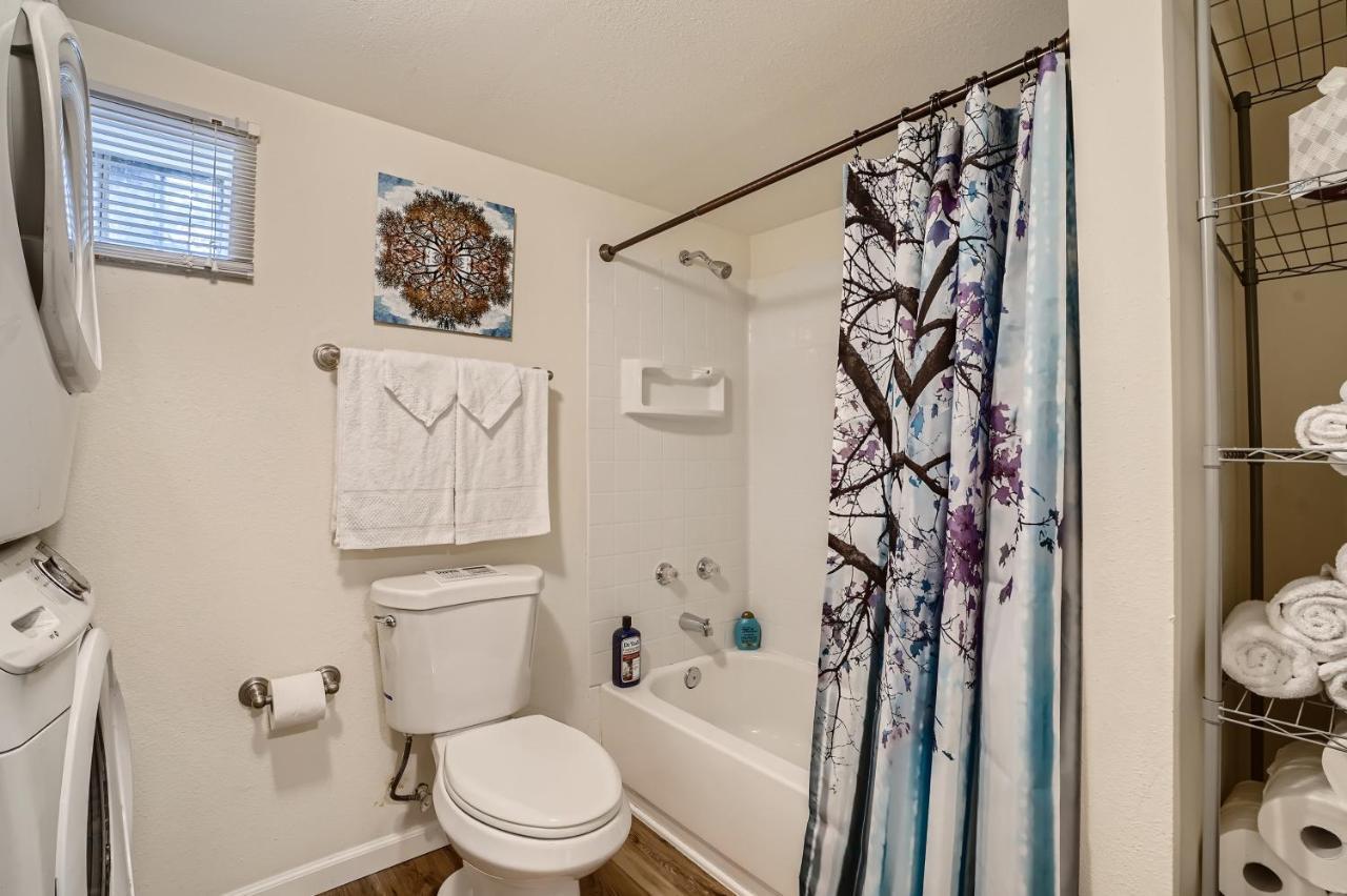 Sloans Lake Getaway - Basement Apartment Near Broncos And Downtown Denver Lakewood Eksteriør bilde